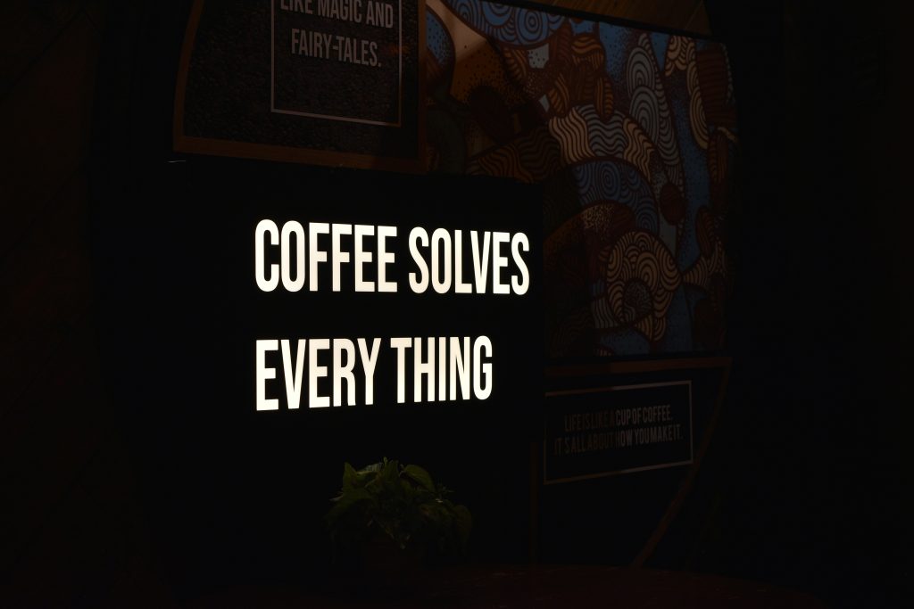 نوشته با لامپ قهوه همه مشکلات را حل می کند