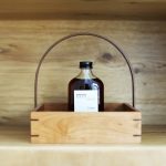 بطری قهوه سرد دم در قاب چوبی