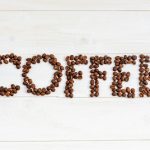 قهوه نوشته شده با دانه های قهوه به انگلیسی کافی