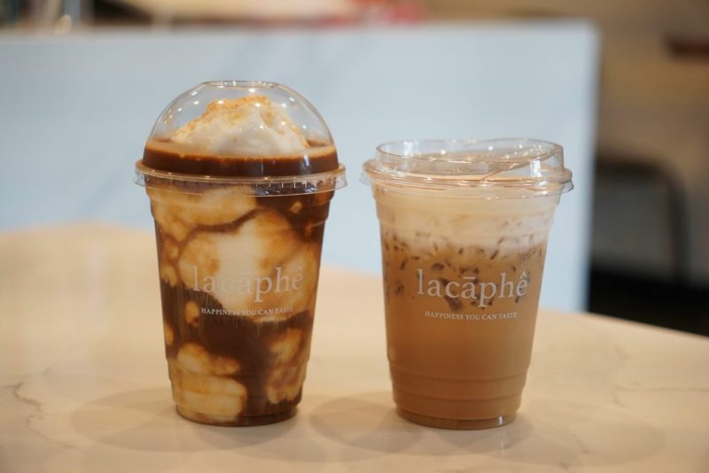 دو لیوان از دو نوع قهوه ویتنامی کنار هم