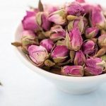 ظرفی پر از گل سرخ