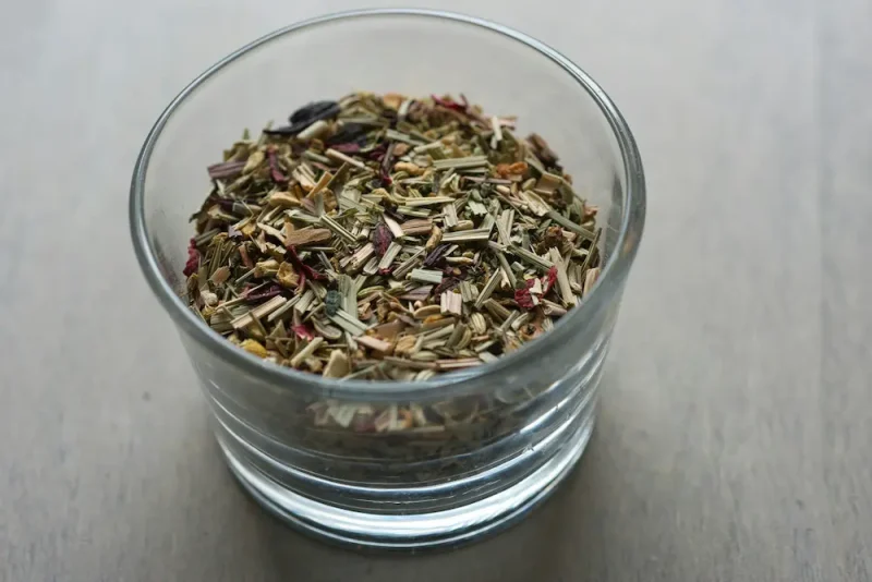 برگ های خشک آویشن برای مصرف دمنوش سرماخوردگی