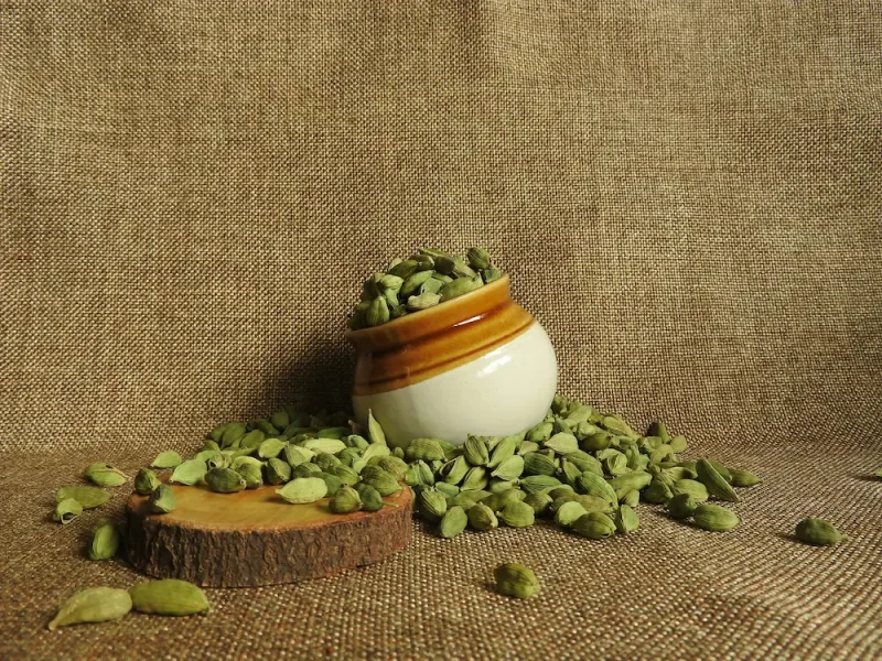 هل سبز با خواص فوق العاده برای دهان و دندان