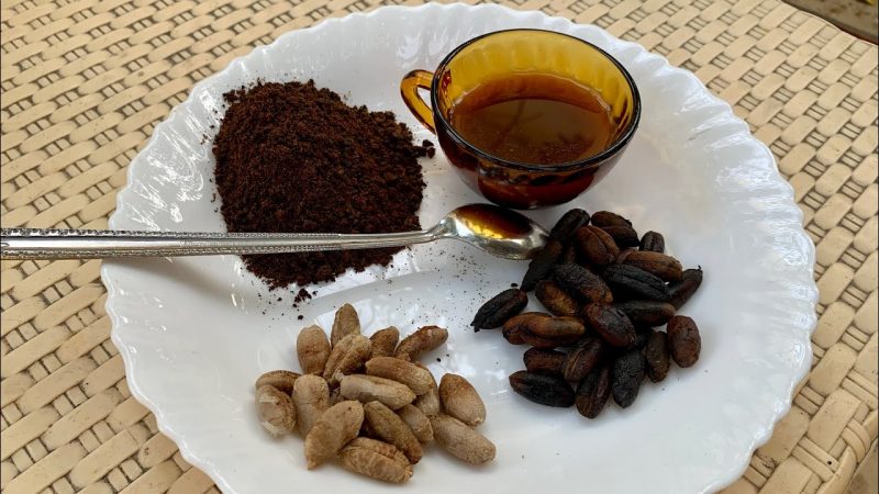 دمنوش هسته خرما یا هسته های خرما و پودر آن در یک ظرف