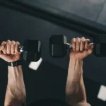 ورزش با وزنه و ارتباط آن با افزایش انرژی یربا ماته قبل از تمرین