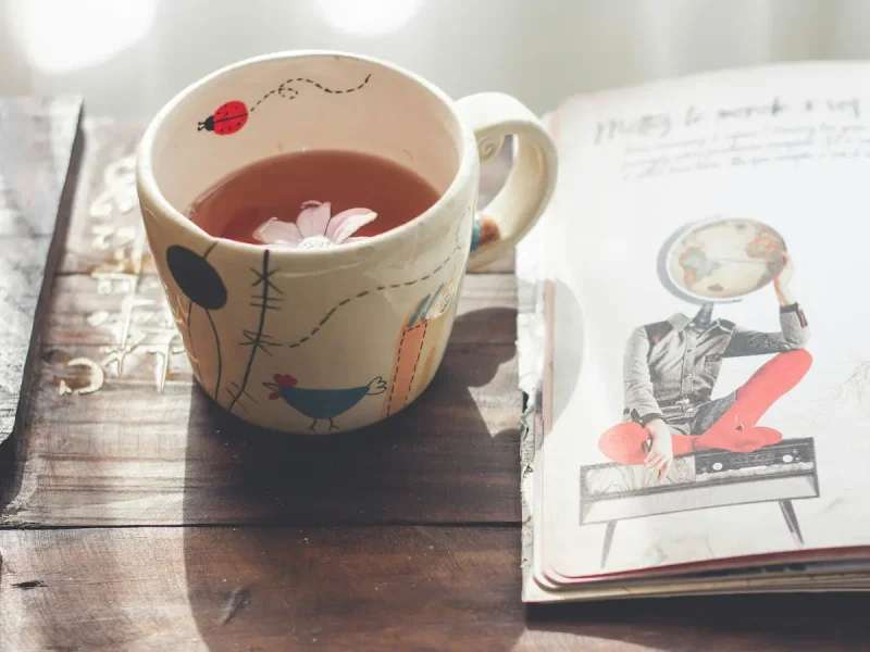 نوشیدنی دمنوش در کنار مطالعه