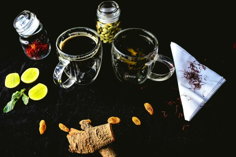 چای زعفران برای کاهش درد قاعدگی