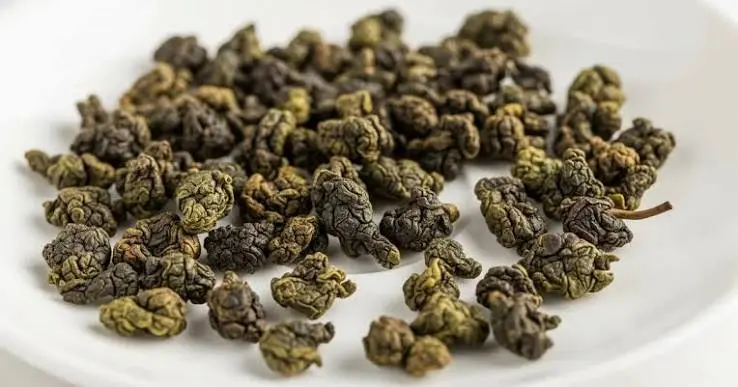 چای اولانگ با برگ چای مچاله شده